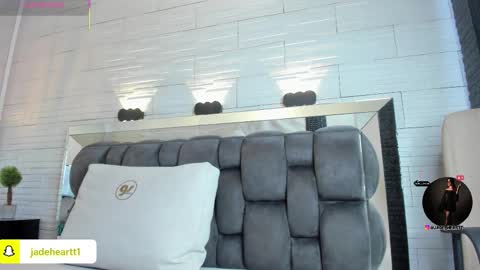  JADE  online show from November 1, 7:05 pm