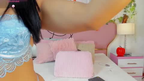 Snapshot of jadebennett chatting on October 30, 5:09 am jadebennett online show from October 30, 5:09 am