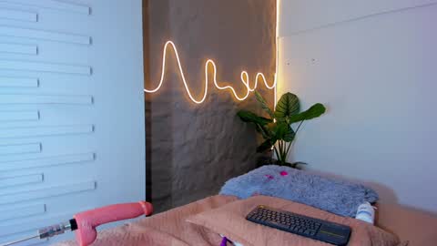 jadee__ online show from February 1, 2:05 am