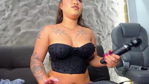 jadee__ online show from February 18, 5:53 am