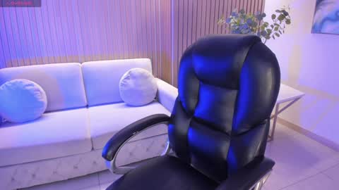 Snapshot of jadeevansx chatting on December 22, 6:04 pm JADE EVANS online show from December 22, 6:04 pm