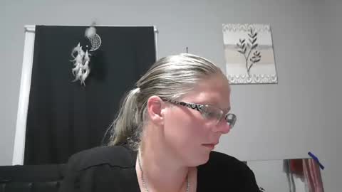 Snapshot of jadeluv chatting on November 6, 1:39 am JadeLuv online show from November 6, 1:39 am