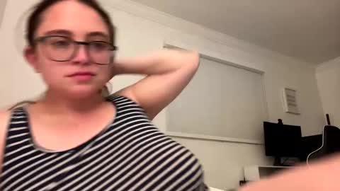 jademonroe0522 online show from October 10, 7:40 am