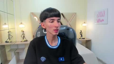 Snapshot of jake_evanss_ chatting on December 3, 1:31 pm JAKE online show from December 3, 1:31 pm