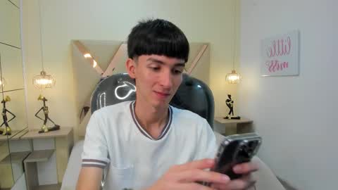 Snapshot of jake_evanss_ chatting on December 5, 1:52 pm JAKE online show from December 5, 1:52 pm