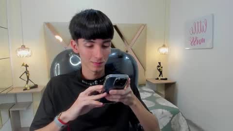 Snapshot of jake_evanss_ chatting on December 17, 8:04 pm JAKE online show from December 17, 8:04 pm