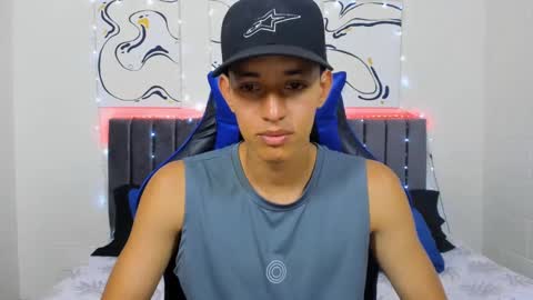 Hi guys im new 3 online show from December 2, 10:12 pm