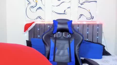 Hi guys im new 3 online show from December 27, 7:35 pm