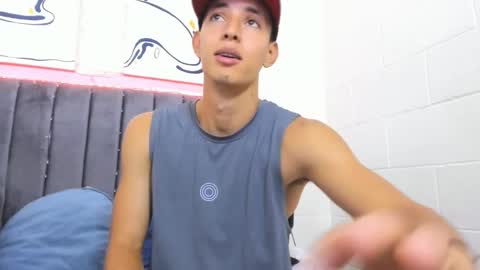 Hi guys im new 3 online show from February 4, 9:10 pm