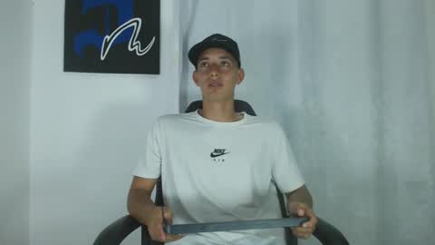 Hi guys im new 3 online show from February 28, 6:41 pm