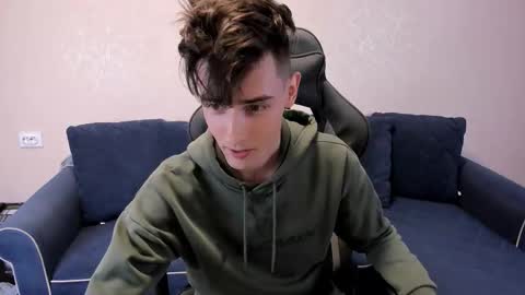 James online show from October 24, 6:37 pm