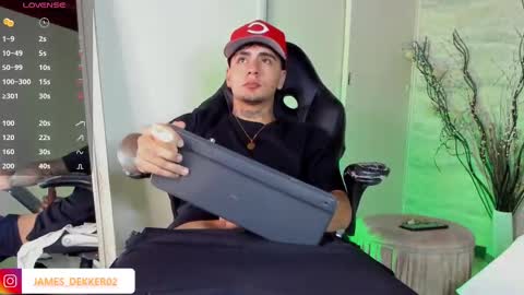 Snapshot of jamesdekker chatting on September 8, 8:41 pm jamesdekker online show from September 8, 8:41 pm