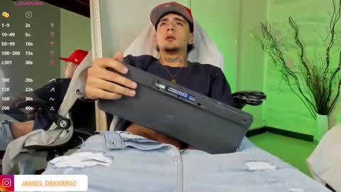 Snapshot of jamesdekker chatting on September 15, 8:42 pm jamesdekker online show from September 15, 8:42 pm