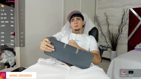 Snapshot of jamesdekker chatting on September 27, 9:42 pm jamesdekker online show from September 27, 9:42 pm