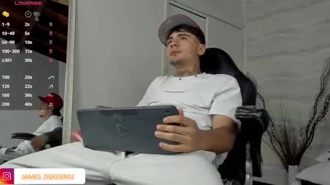 Snapshot of jamesdekker chatting on October 20, 9:04 pm jamesdekker online show from October 20, 9:04 pm