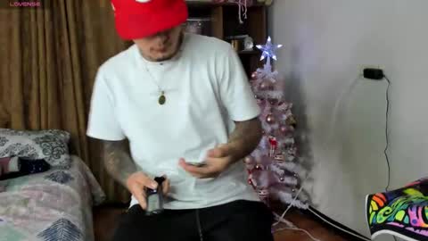 Snapshot of jamesdekker chatting on November 29, 11:57 am jamesdekker online show from November 29, 11:57 am