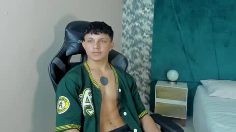 jamesgolden_ online show from February 25, 11:30 am