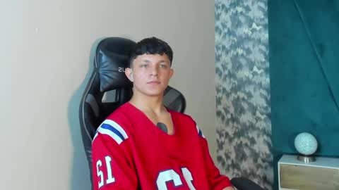 jamesgolden_ online show from February 27, 11:31 am