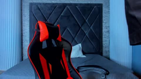 jamesgolden_ online show from March 4, 2:32 pm