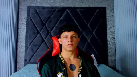 jamesgolden_ online show from March 10, 9:32 am