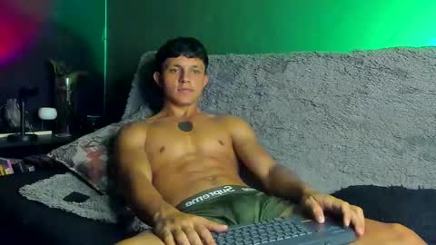 jamesgolden_ online show from September 18, 1:40 am