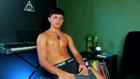 jamesgolden_ online show from September 22, 8:44 pm