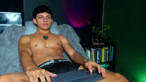 jamesgolden_ online show from September 30, 12:37 am