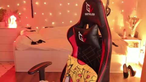 Snapshot of janegrey11 chatting on February 27, 3:25 am Jane online show from February 27, 3:25 am