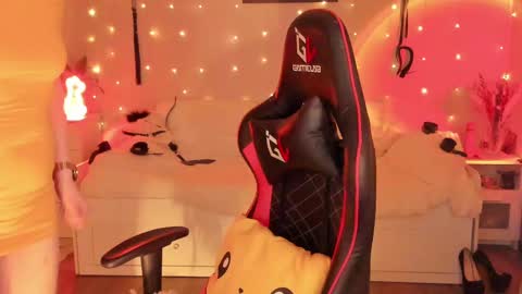 Snapshot of janegrey11 chatting on March 9, 12:21 am Jane online show from March 9, 12:21 am