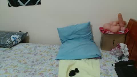 Snapshot of jannie_e chatting on December 5, 8:12 am Jannie online show from December 5, 8:12 am