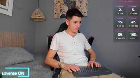 jasperjohnson online show from November 22, 3:27 am