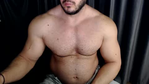 Snapshot of jasphermscl chatting on January 6, 1:31 am JaspherMscl online show from January 6, 1:31 am