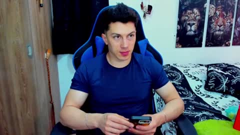 Snapshot of javiersexymann chatting on December 5, 8:00 pm Javier online show from December 5, 8:00 pm