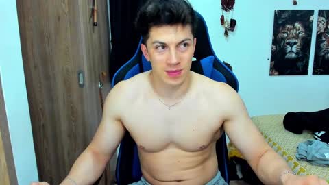 Snapshot of javiersexymann chatting on December 20, 12:41 am Javier online show from December 20, 12:41 am