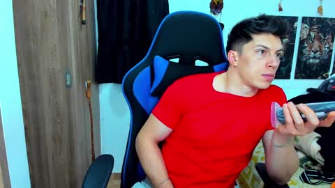 Snapshot of javiersexymann chatting on January 3, 8:54 pm Javier online show from January 3, 8:54 pm