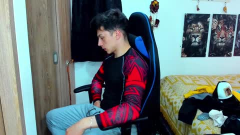 Snapshot of javiersexymann chatting on January 15, 9:30 pm Javier online show from January 15, 9:30 pm