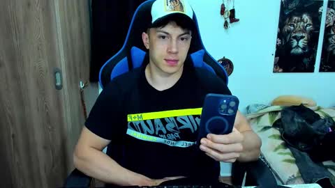 Snapshot of javiersexymann chatting on February 10, 2:19 am Javier online show from February 10, 2:19 am