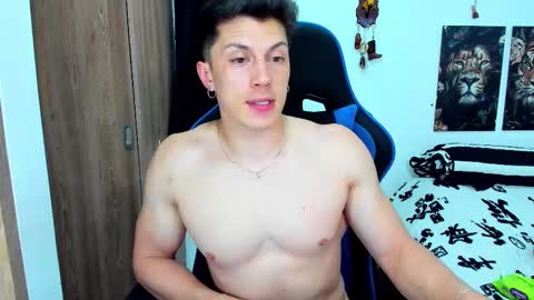 Snapshot of javiersexymann chatting on February 11, 11:44 pm Javier online show from February 11, 11:44 pm