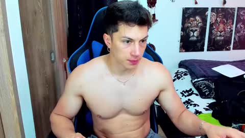 Snapshot of javiersexymann chatting on February 18, 4:59 pm Javier online show from February 18, 4:59 pm