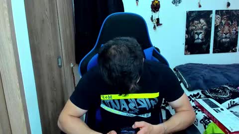 Snapshot of javiersexymann chatting on February 19, 9:25 pm Javier online show from February 19, 9:25 pm