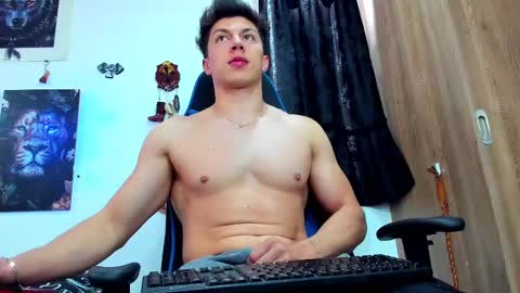 Snapshot of javiersexymann chatting on February 27, 7:37 pm Javier online show from February 27, 7:37 pm