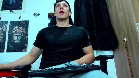 Snapshot of javiersexymann chatting on March 2, 3:24 am Javier online show from March 2, 3:24 am