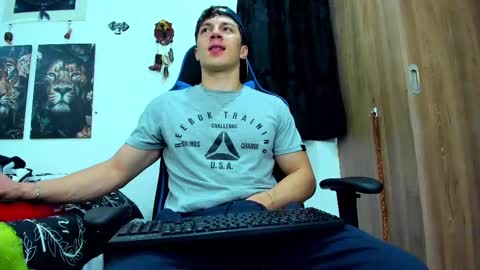 Snapshot of javiersexymann chatting on March 7, 4:13 am Javier online show from March 7, 4:13 am