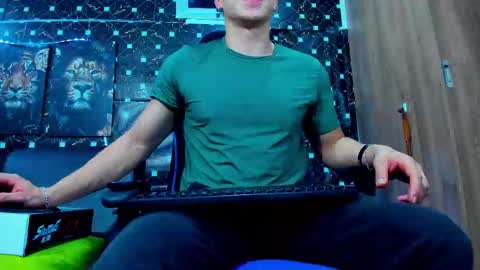 Snapshot of javiersexymann chatting on September 9, 11:15 pm Javier online show from September 9, 11:15 pm