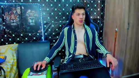 Snapshot of javiersexymann chatting on September 30, 9:09 pm Javier online show from September 30, 9:09 pm