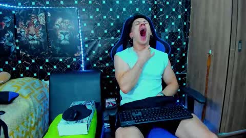 Snapshot of javiersexymann chatting on October 2, 10:06 pm Javier online show from October 2, 10:06 pm