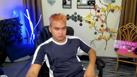 Snapshot of jay_hotcummer chatting on December 18, 12:44 pm JL online show from December 18, 12:44 pm