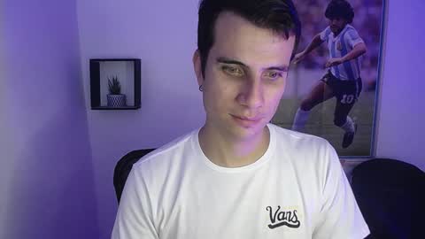 Jay Alvarrez online show from December 5, 6:55 pm