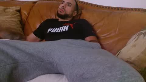 Snapshot of jcmax305 chatting on February 17, 5:47 am JcMax305 online show from February 17, 5:47 am