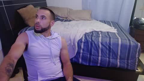 Snapshot of jcmax305 chatting on March 2, 1:16 pm JcMax305 online show from March 2, 1:16 pm